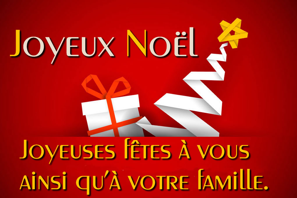 Image avec arbre de Noël et cadeaux sur fond rouge et texte de voeux