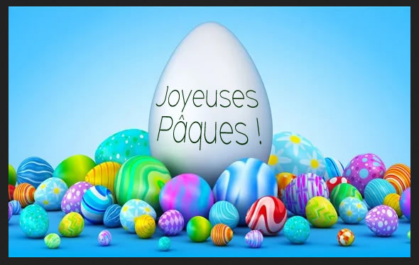 Image avec de nombreux œufs en chocolat décoré un gros œuf avec les mots Joyeuses Pâques